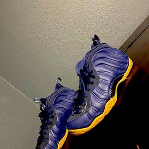 Navy/gum Foamposites